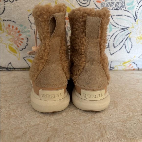Sorel Explorer GirlsTan and Cream Winter Boots with Fleece Lining - Picture 2 of 5